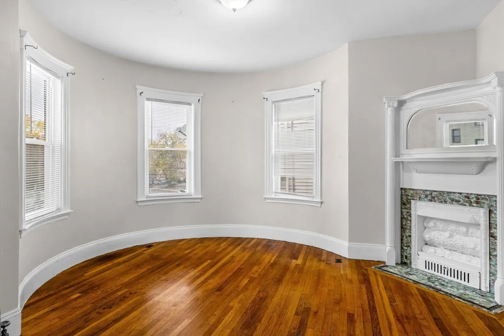 27 Brinsley St, Dudley / Brunswick King