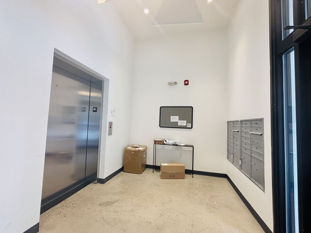 1975 Massachusetts Ave, North Cambridge