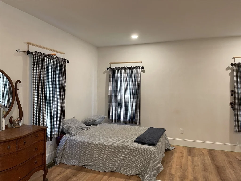 1 Lamoureux Ln, Spencer