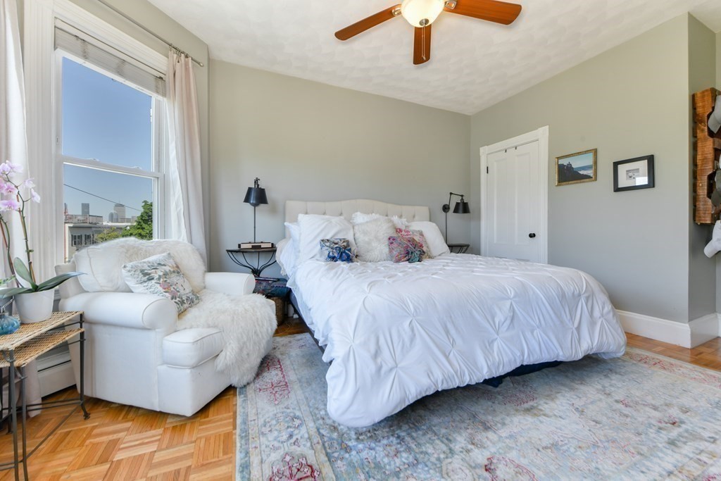 240 W 5th St, South Boston