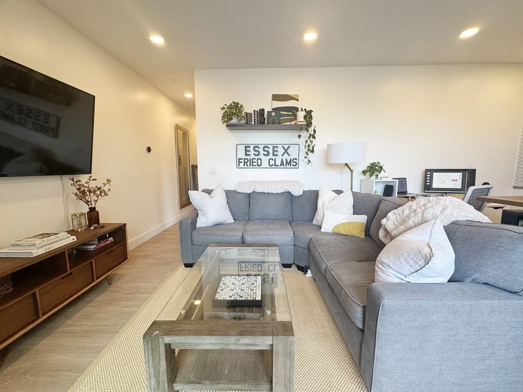 277 Border St, East Boston