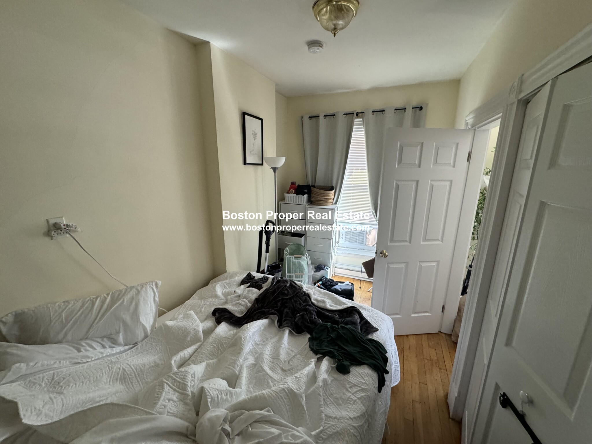 225 Newbury St, Back Bay