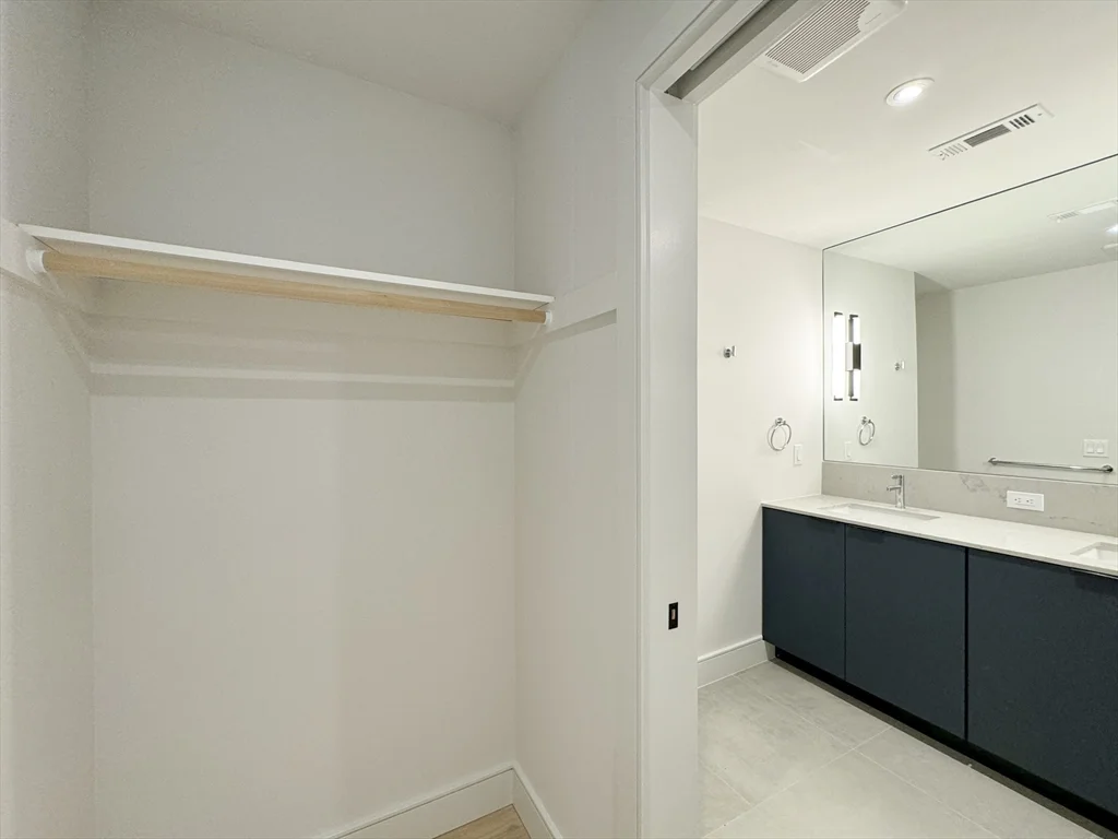 1 Nevins Hill Way, Brighton