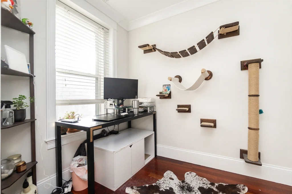 632 E Broadway, South Boston