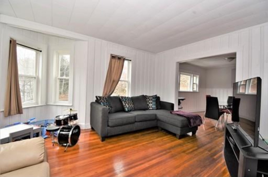 522 Broadway, Linden