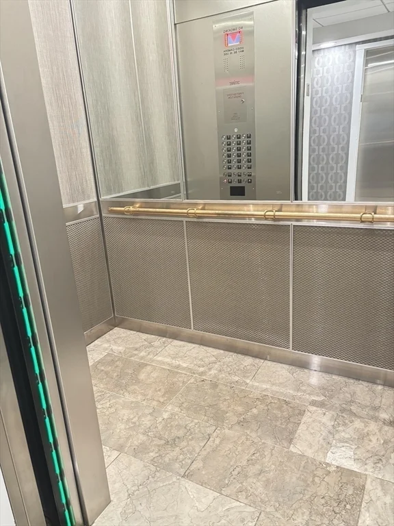 2 Hawthorne Pl, West End