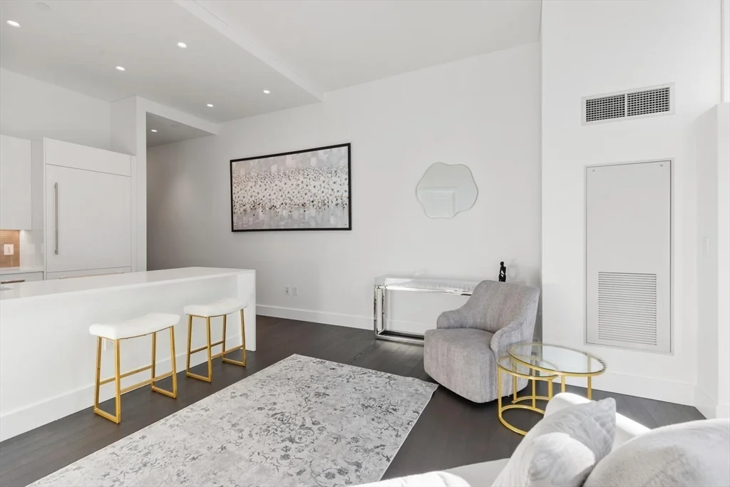 50 Liberty Dr, Seaport District