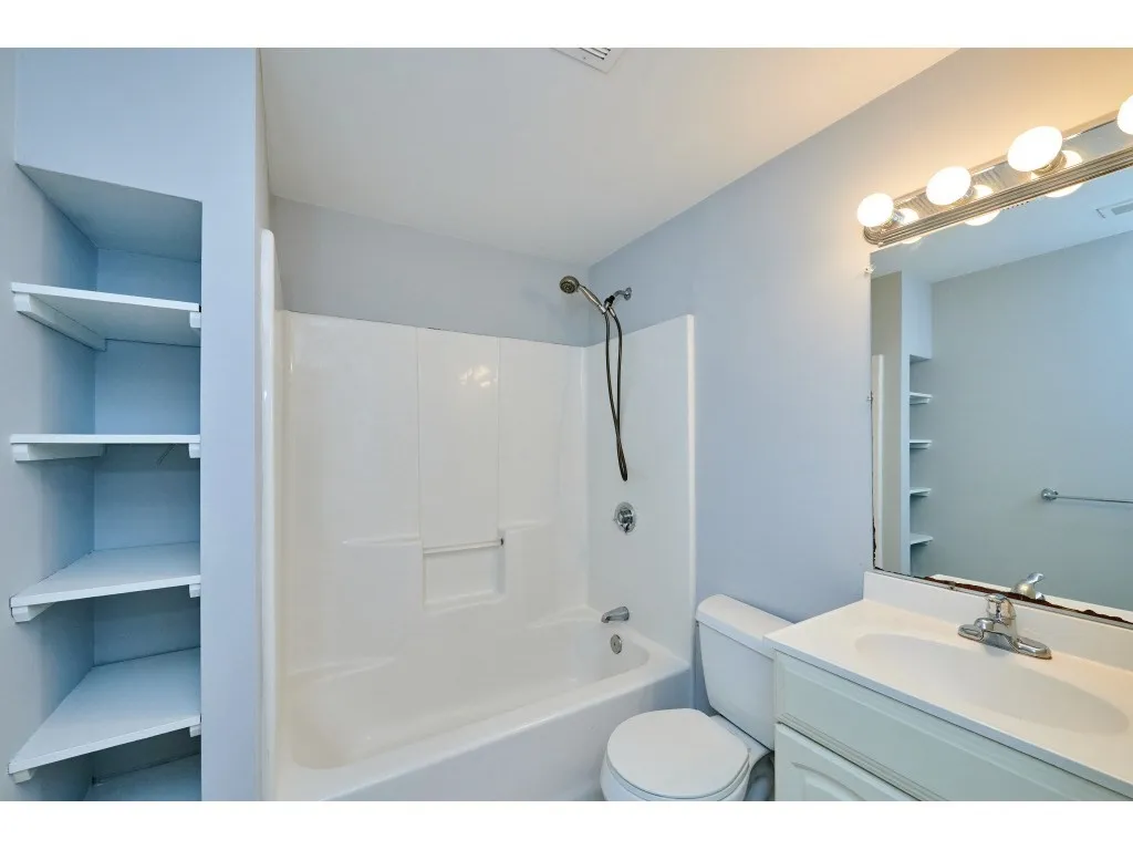 12 Humboldt Pl, South Boston