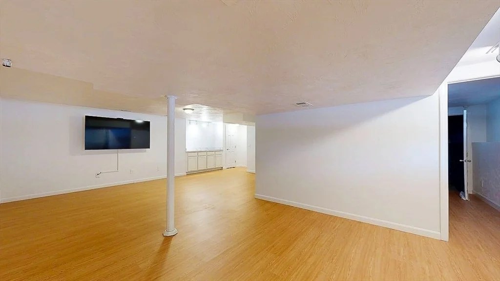 12 Coldbrook Rd, Millbury