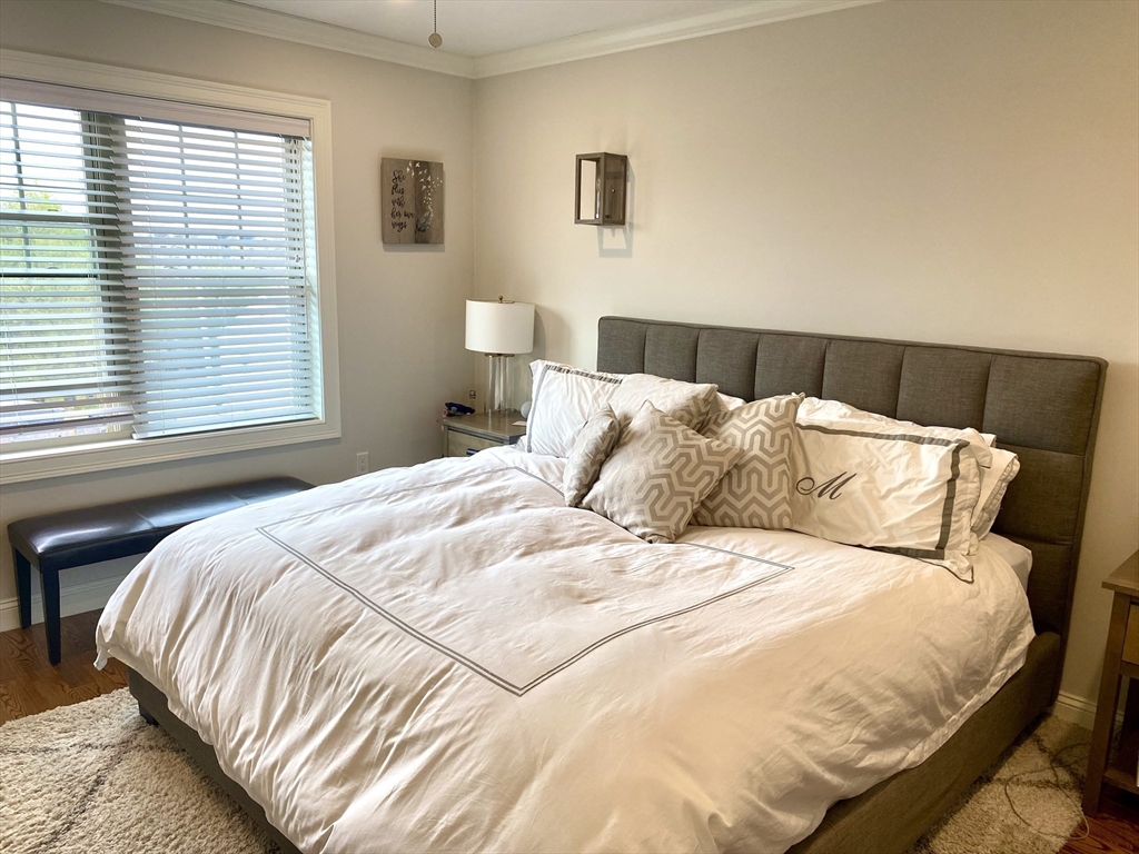 8 Maplewood St, West Roxbury