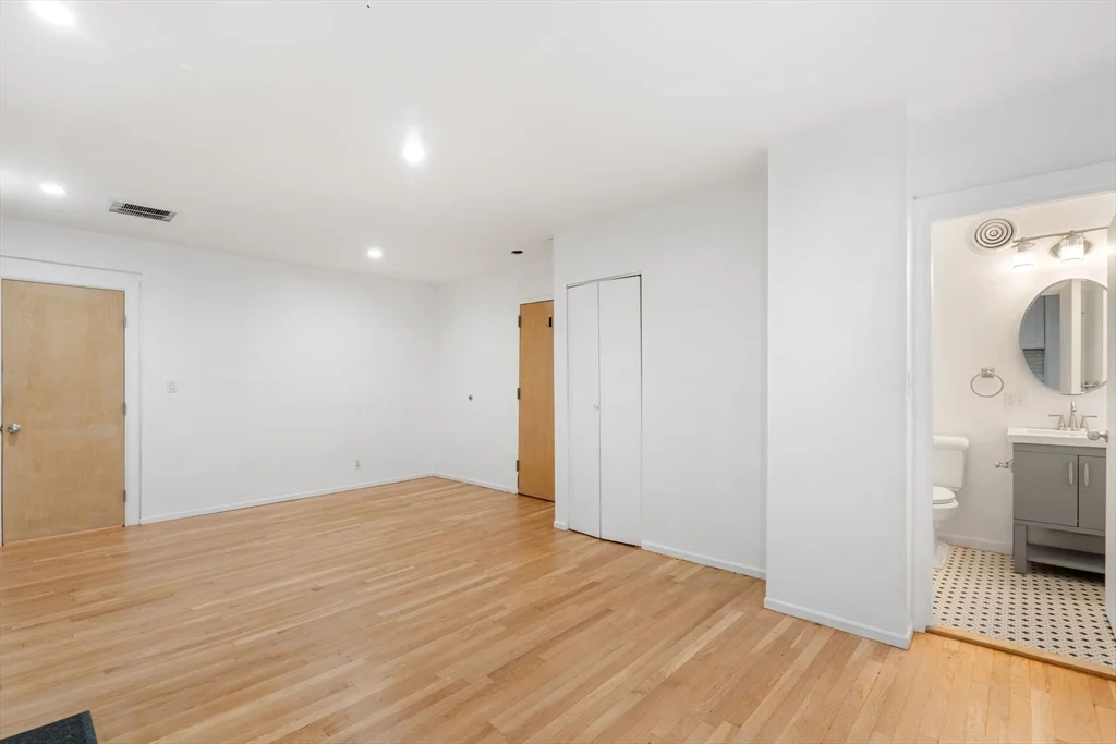 103 Marlborough St, Back Bay