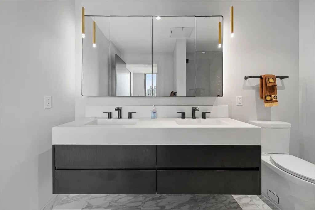 55 Lagrange, Downtown