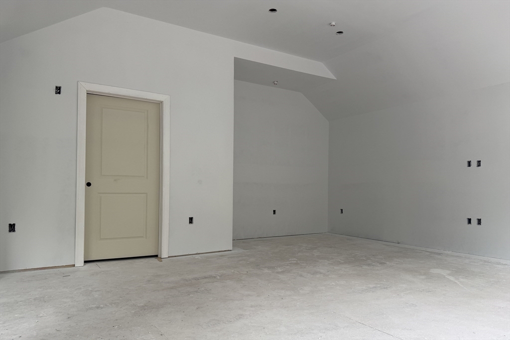 251 Sladen St, Dracut