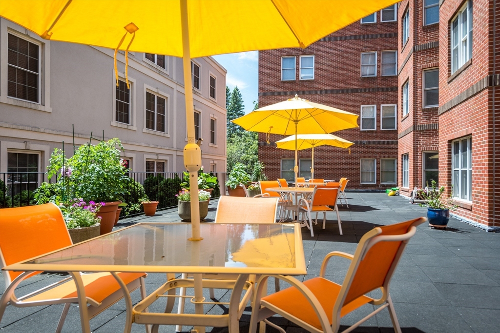 2456 Massachusetts Ave, North Cambridge