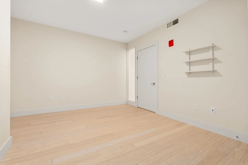 121 Portland St, West End