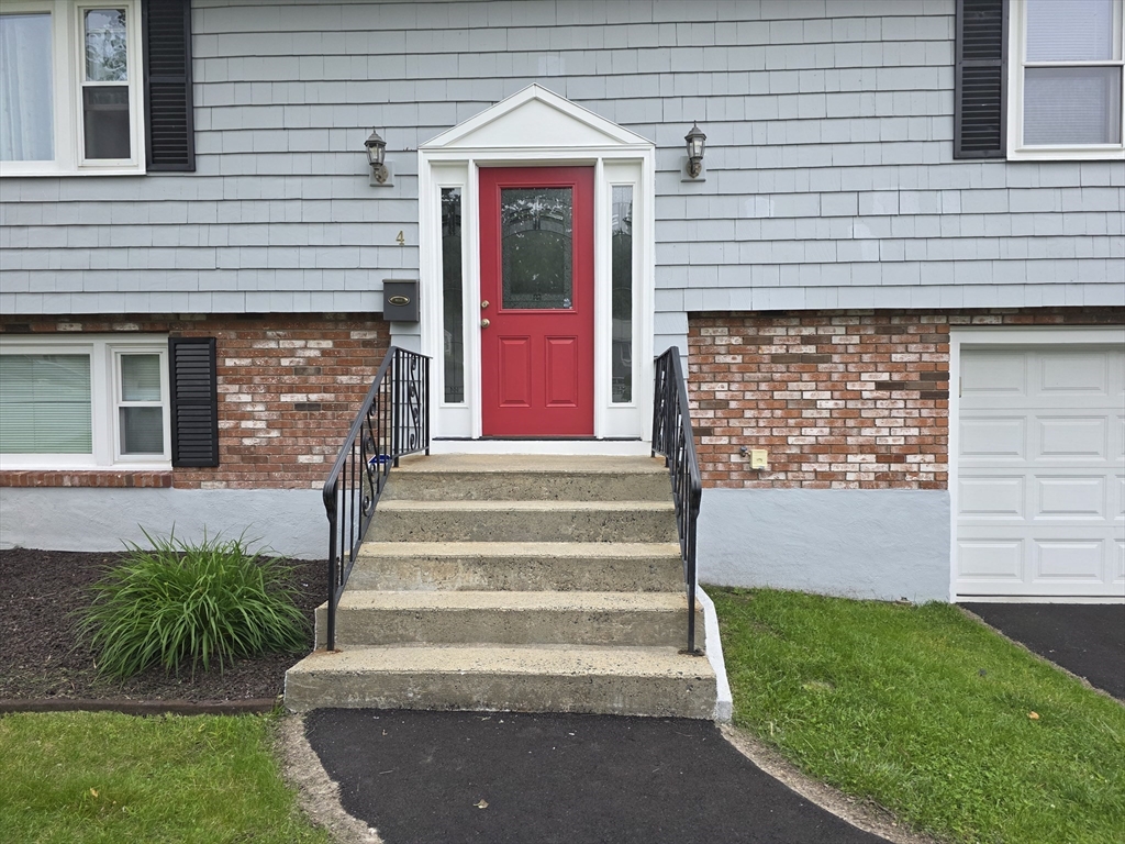 4 Hickey Dr, Framingham