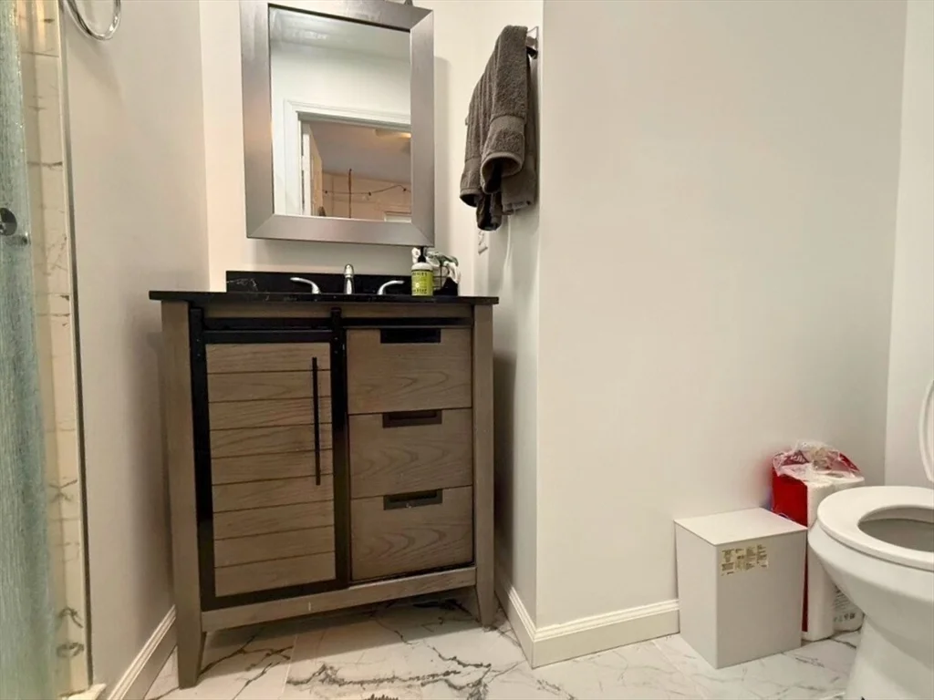 34 Cherokee, Mission Hill