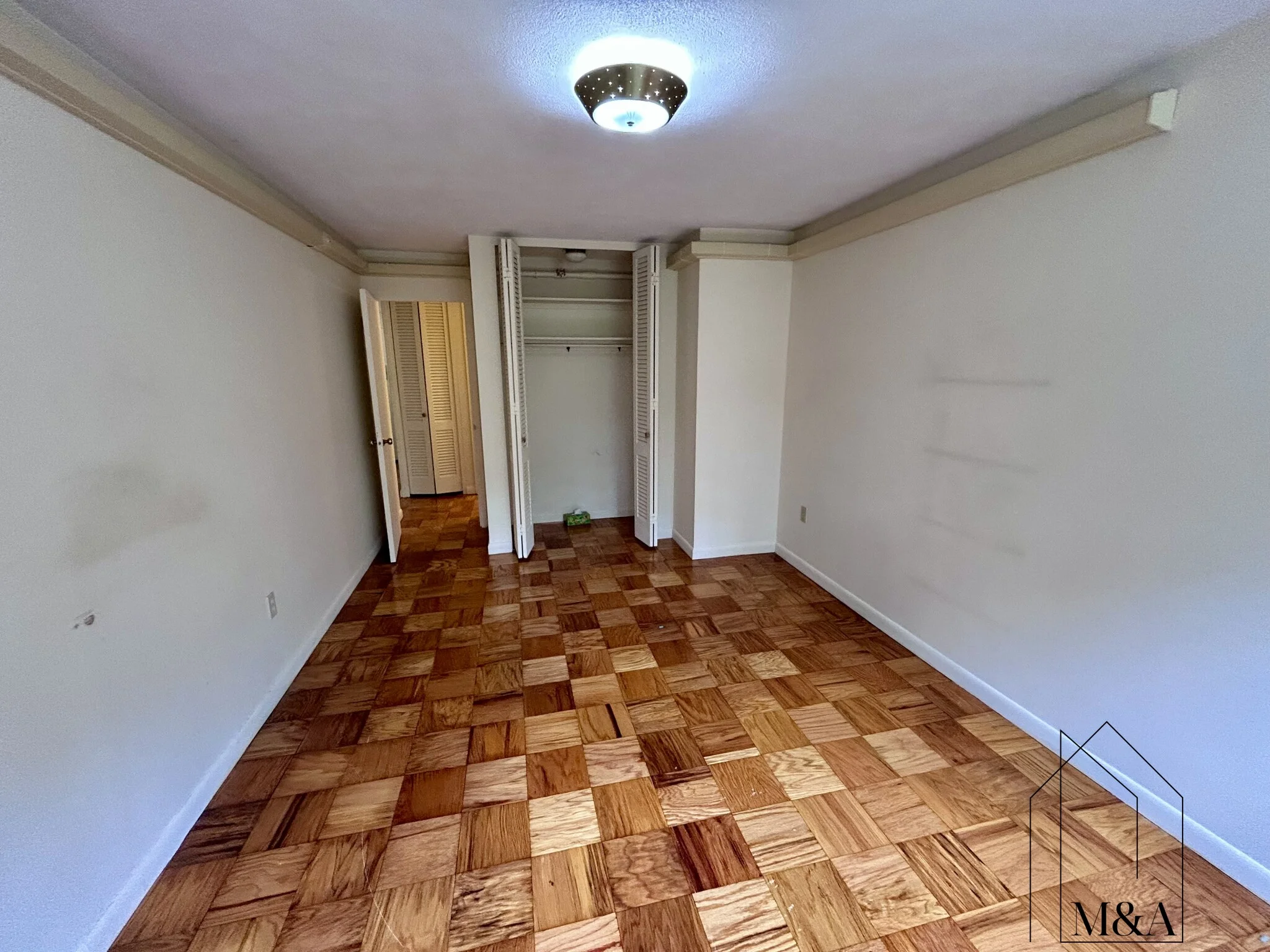 101 Monmouth St, Longwood