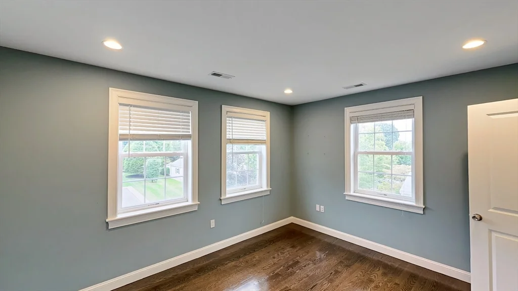 78 Nahanton Ave, Blue Hills