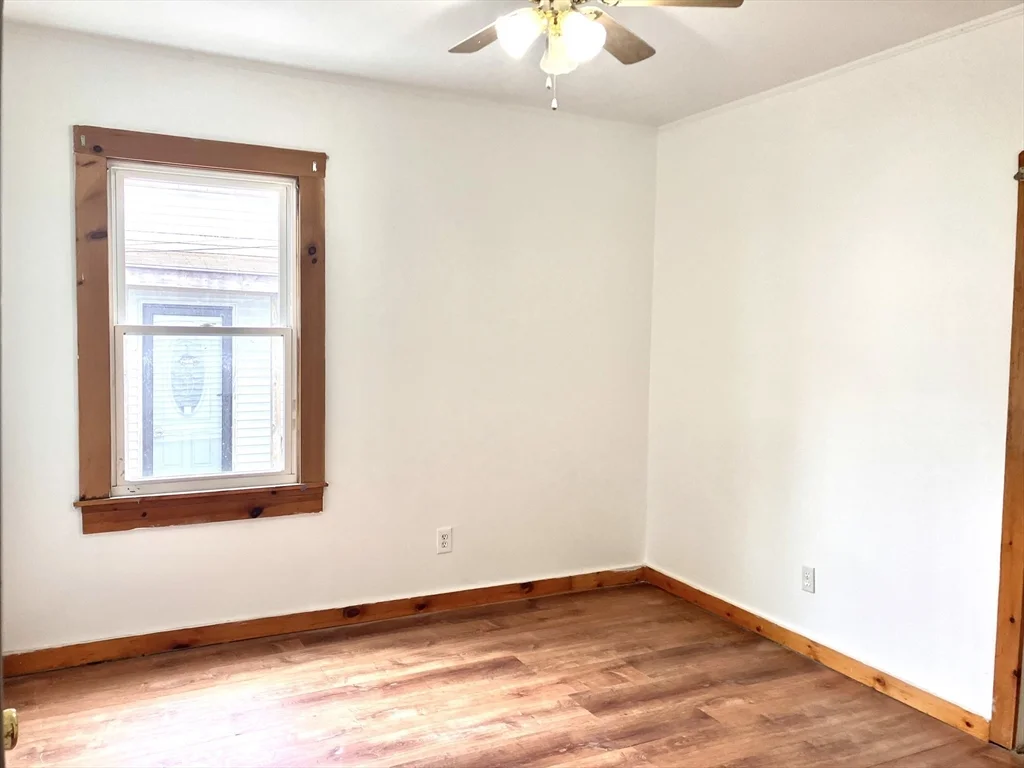 4 Sisson Ter, East Lynn