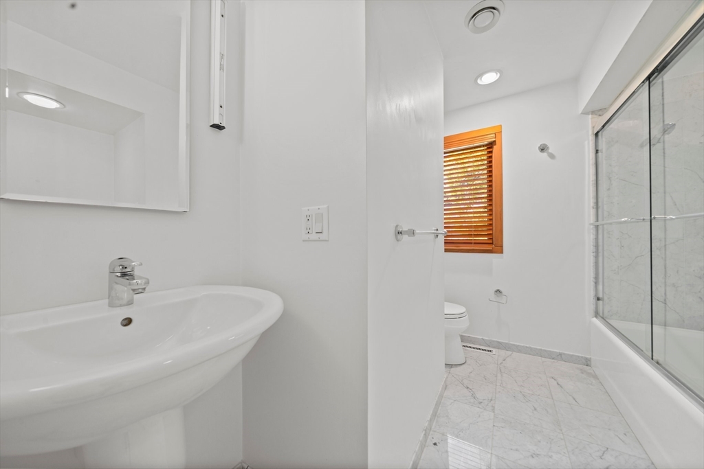 37 Harwich Rd, Newton