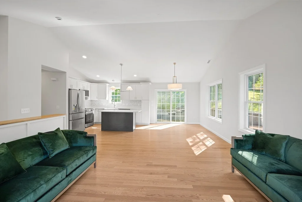 47 Brookfield Rd, North Brookfield