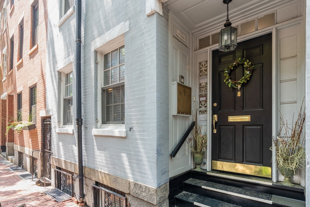 8 Melrose St, Back Bay