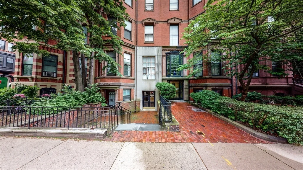205 Beacon St, Back Bay