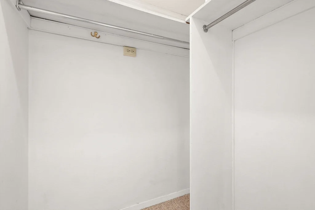 85 East India, Waterfront