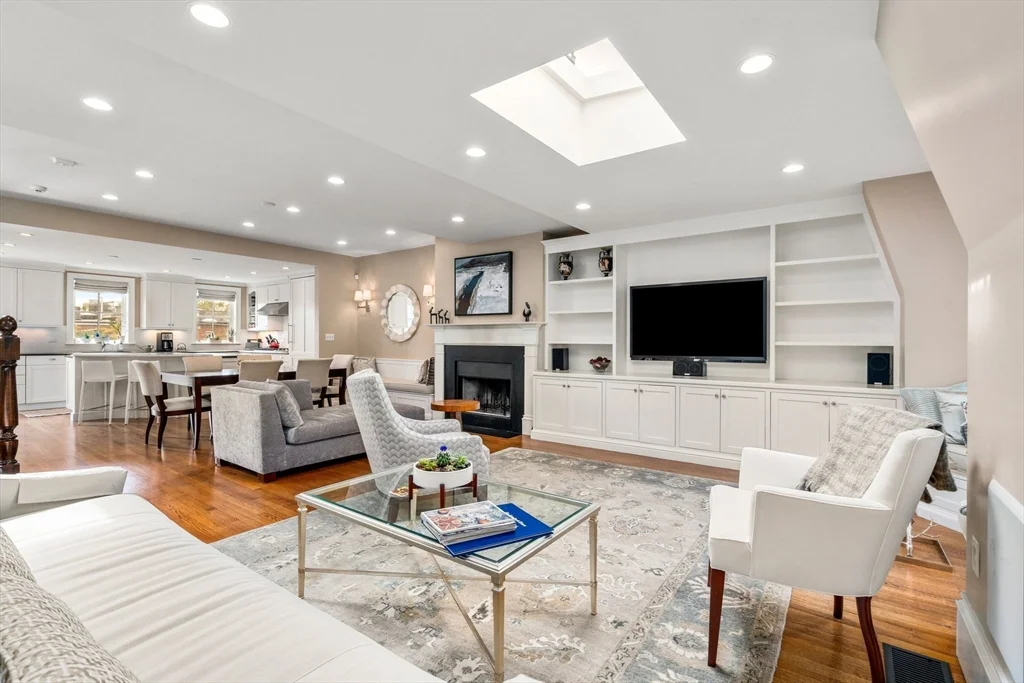 228 W Canton St, South End