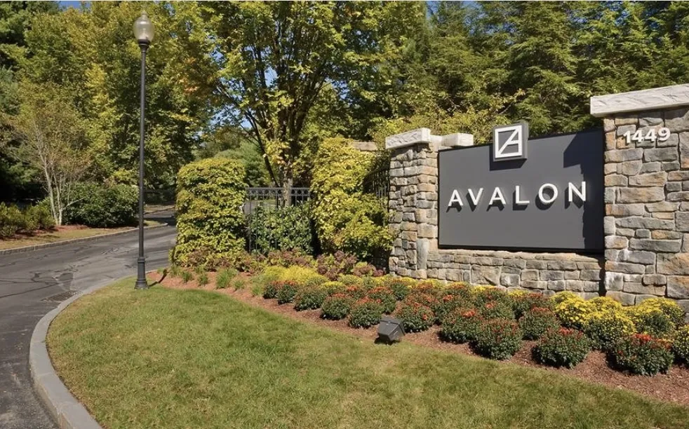 1449 Main St, West End