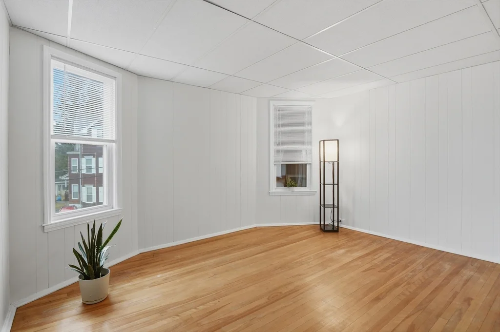 34 King Philip Rd, Worcester