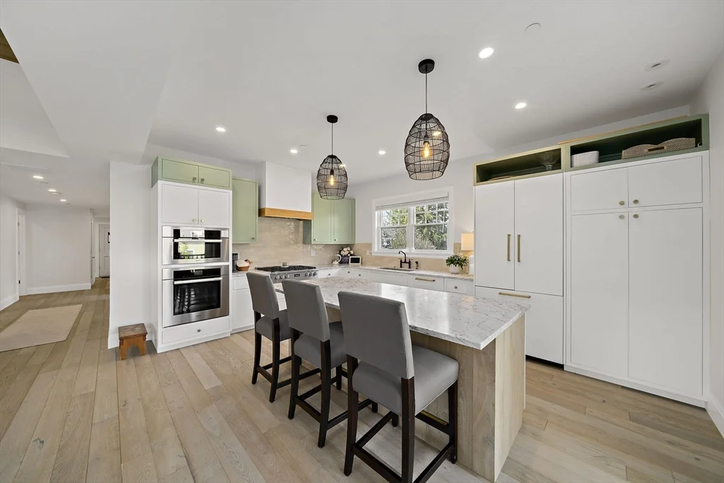 144 Linden St, Wellesley