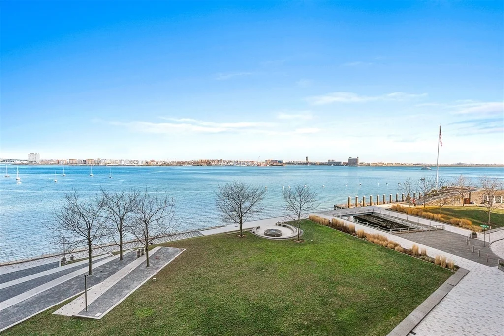 22 Liberty Dr, Seaport District