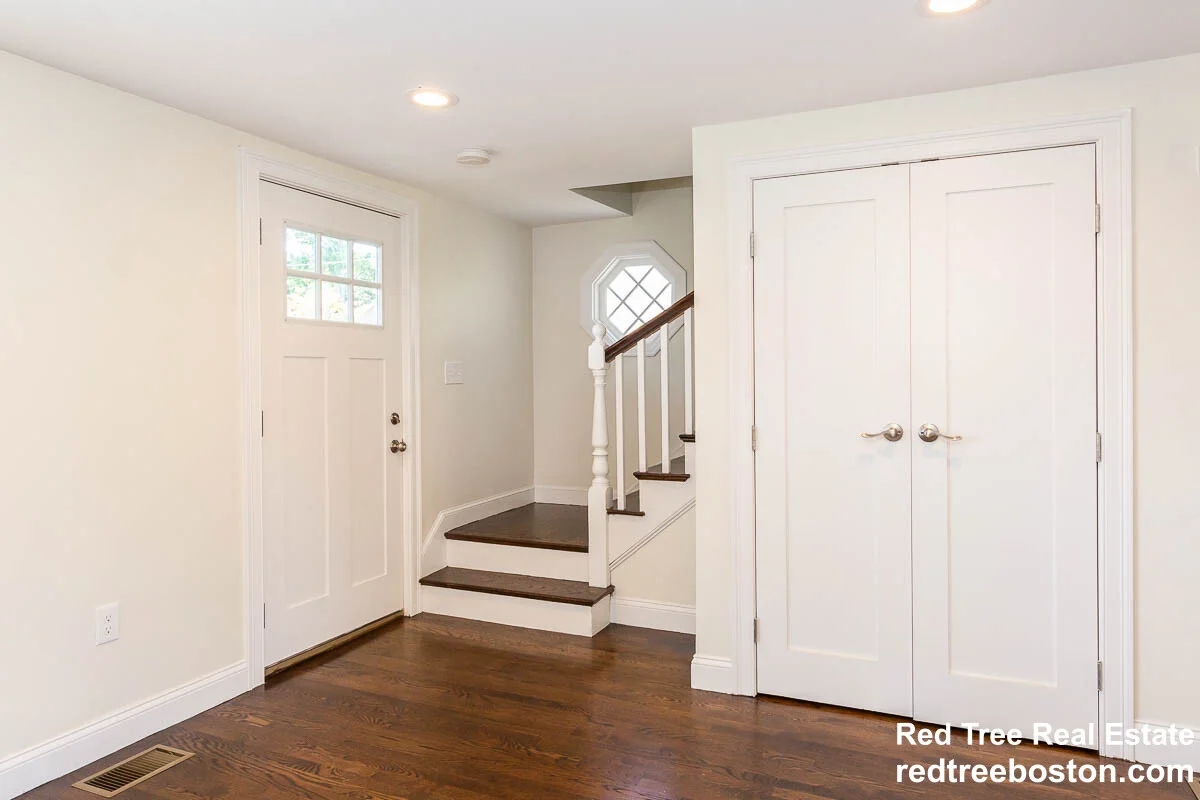 77 Rock Glen Rd, Medford