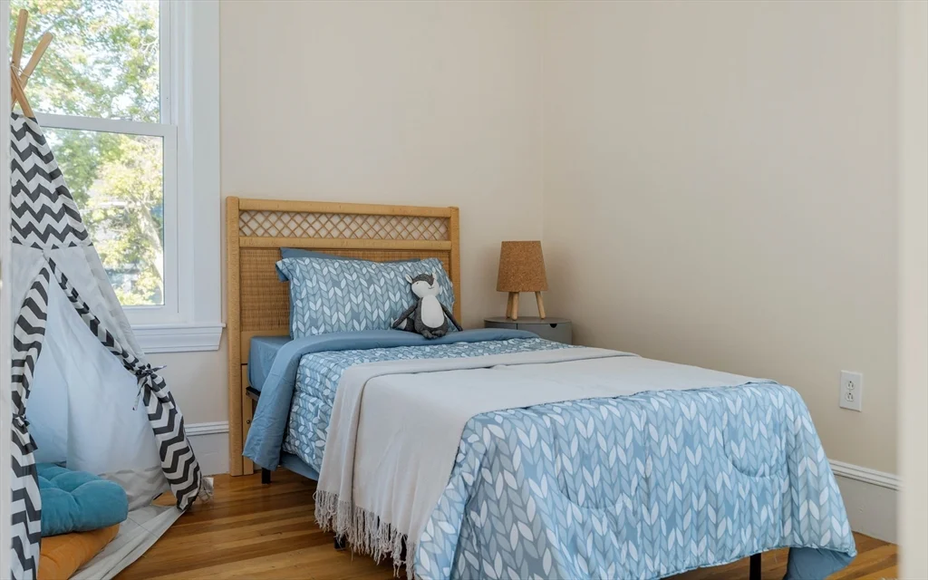 87 College Ave, Medford