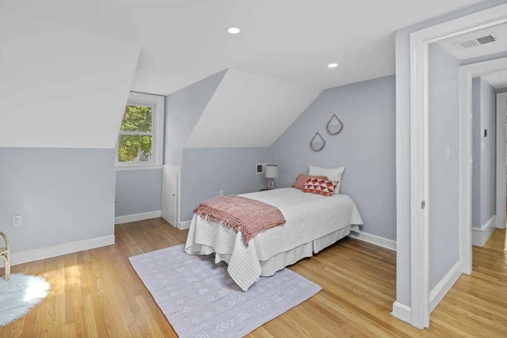 108 Radcliffe Rd, Belmont