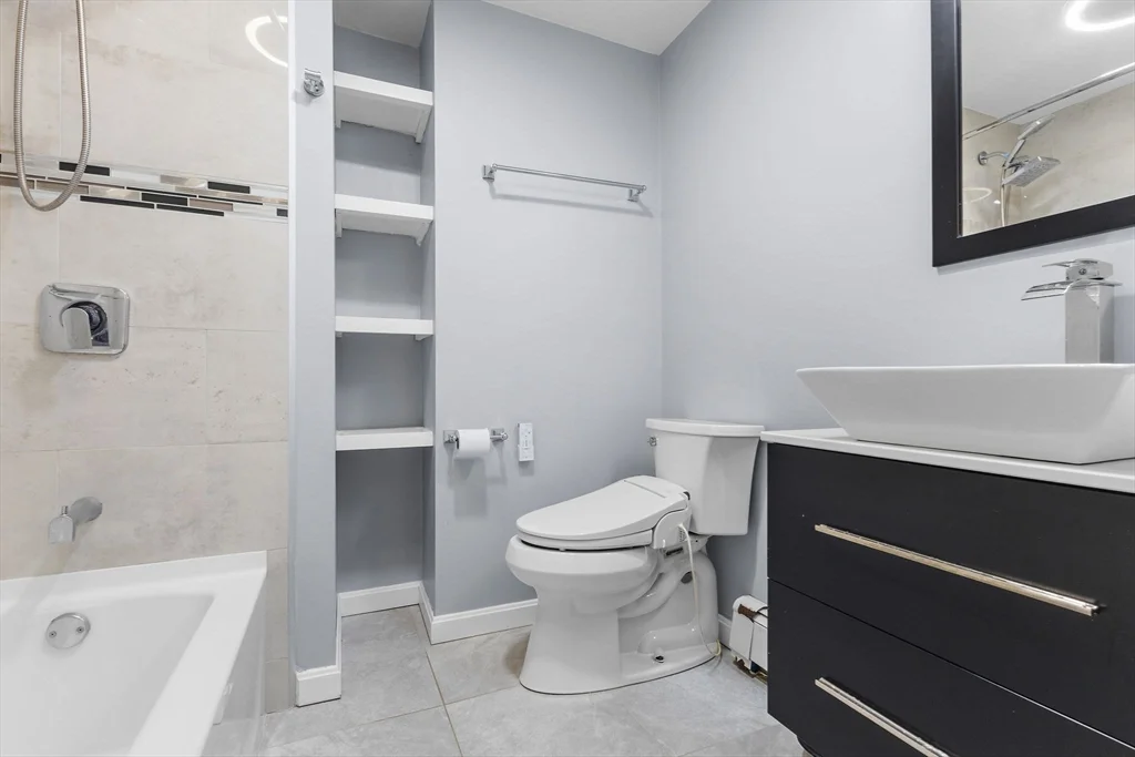 77 Colonial Rd, Sudbury