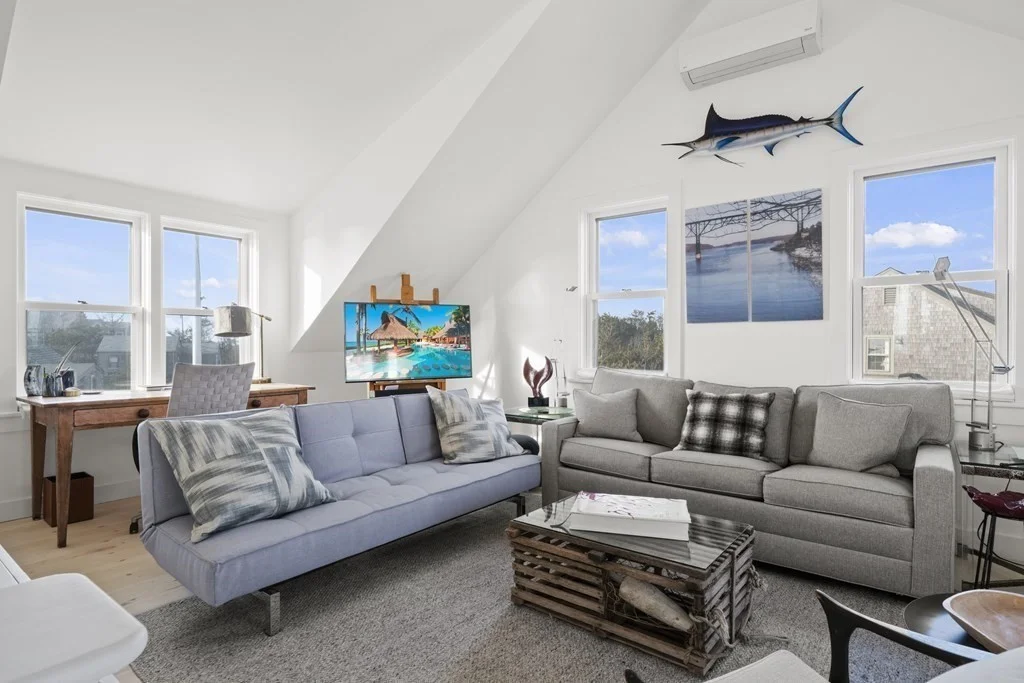 8 Maine Ave, Madaket