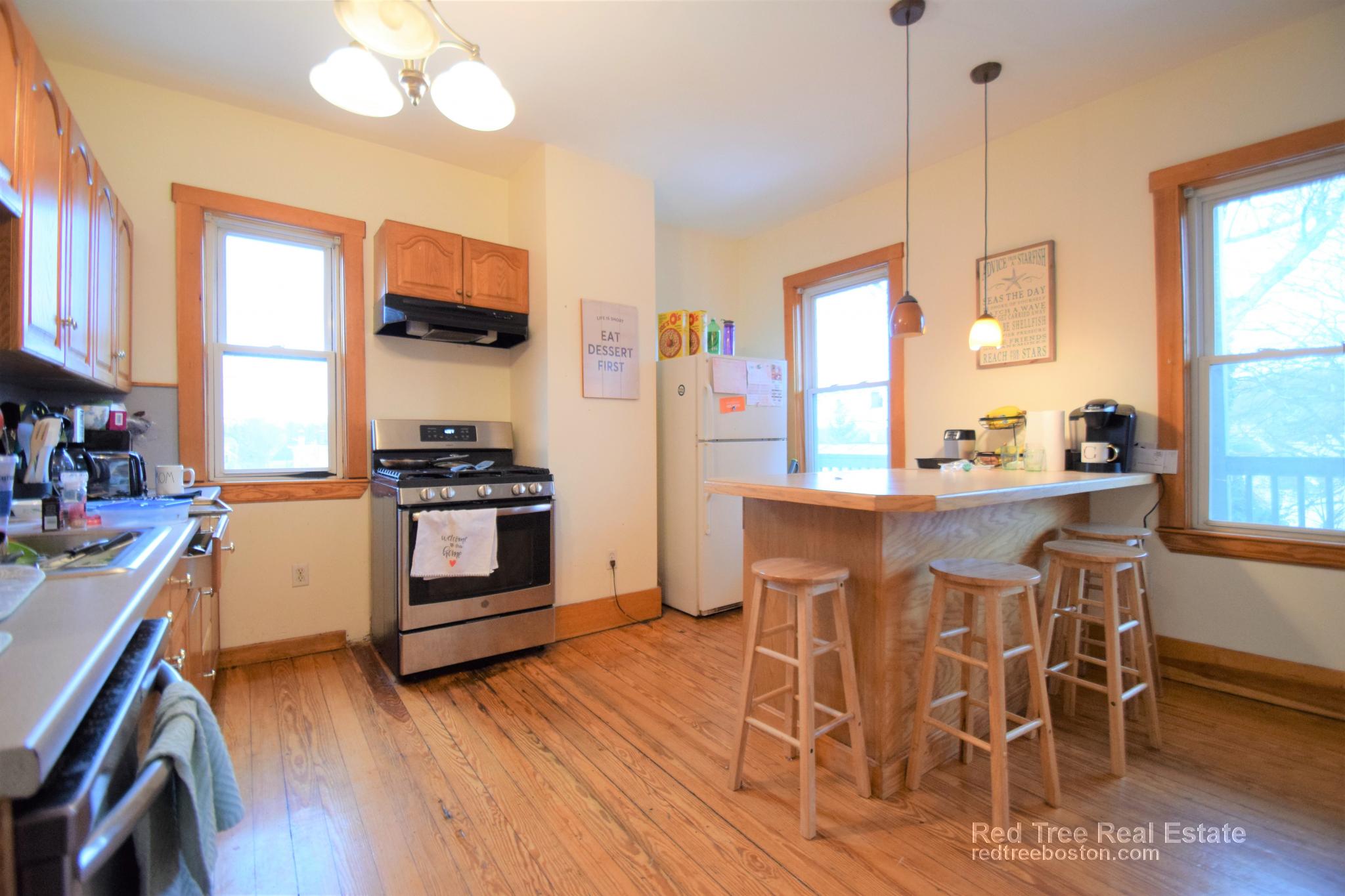 346 Faneuil St, Oak Square