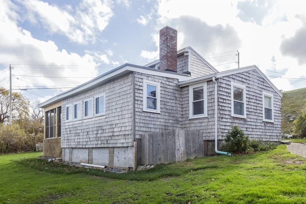 43 Bayview Rd, Great Neck