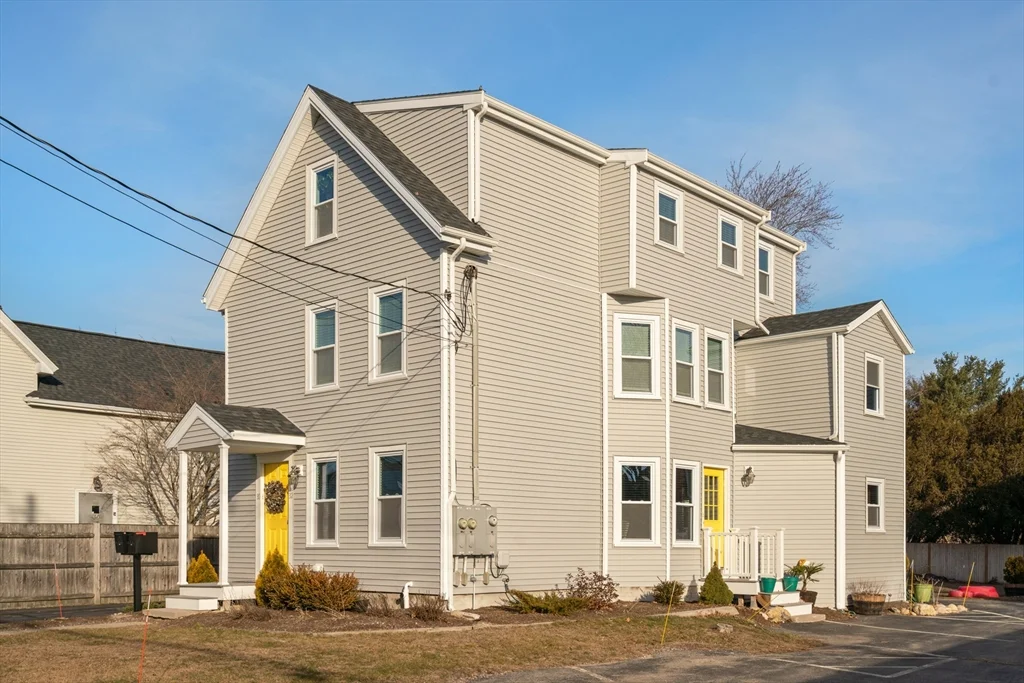 32 East Chestnut St, Sharon