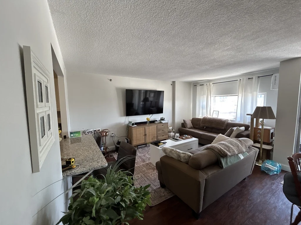 872 Massachusetts Ave, Mid Cambridge