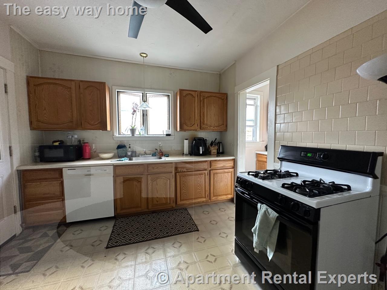 19 Stanley Ave, Tufts