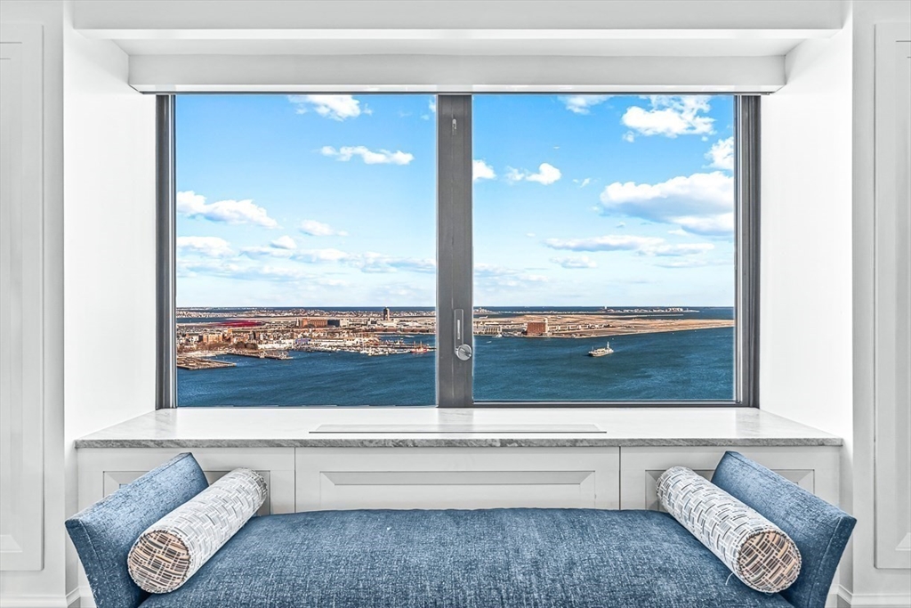 85 E India Row, Waterfront