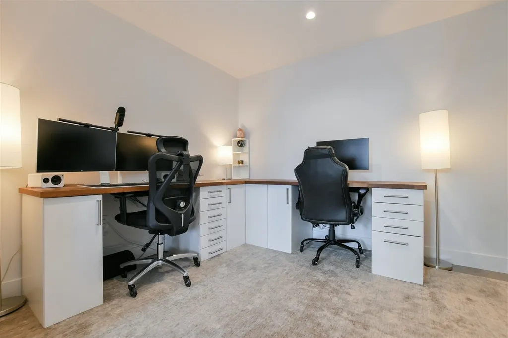 40 Traveler St, South End