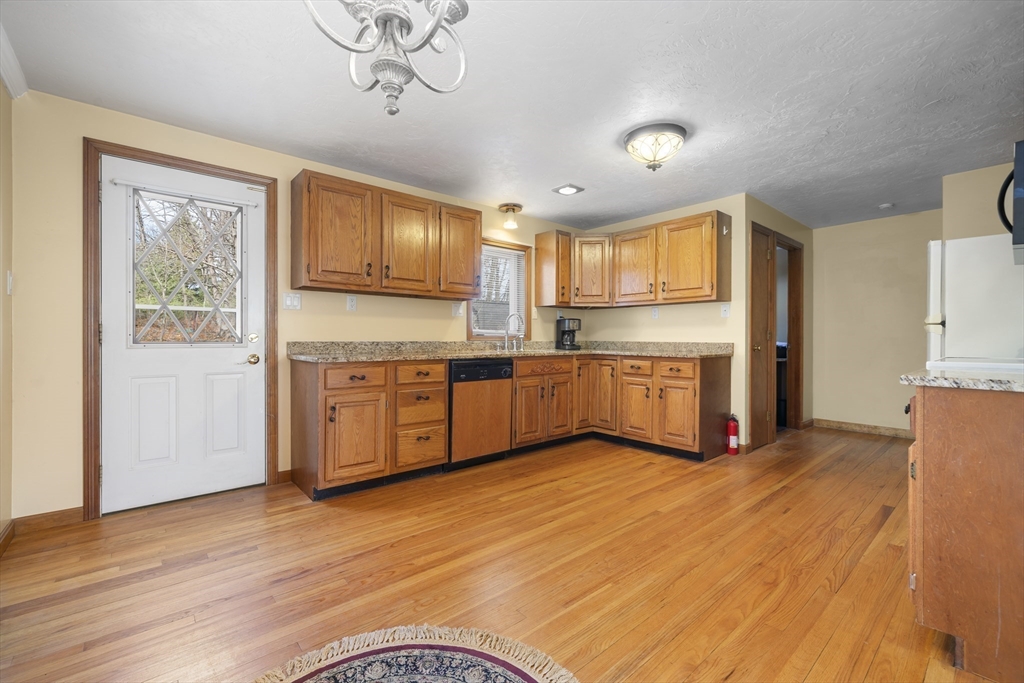 9 Greylock Ave, Shrewsbury