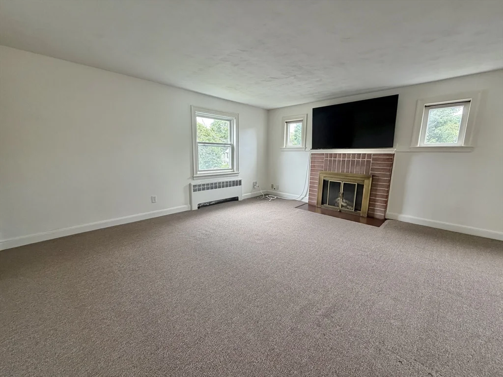17 Hatfield Rd, West Newton