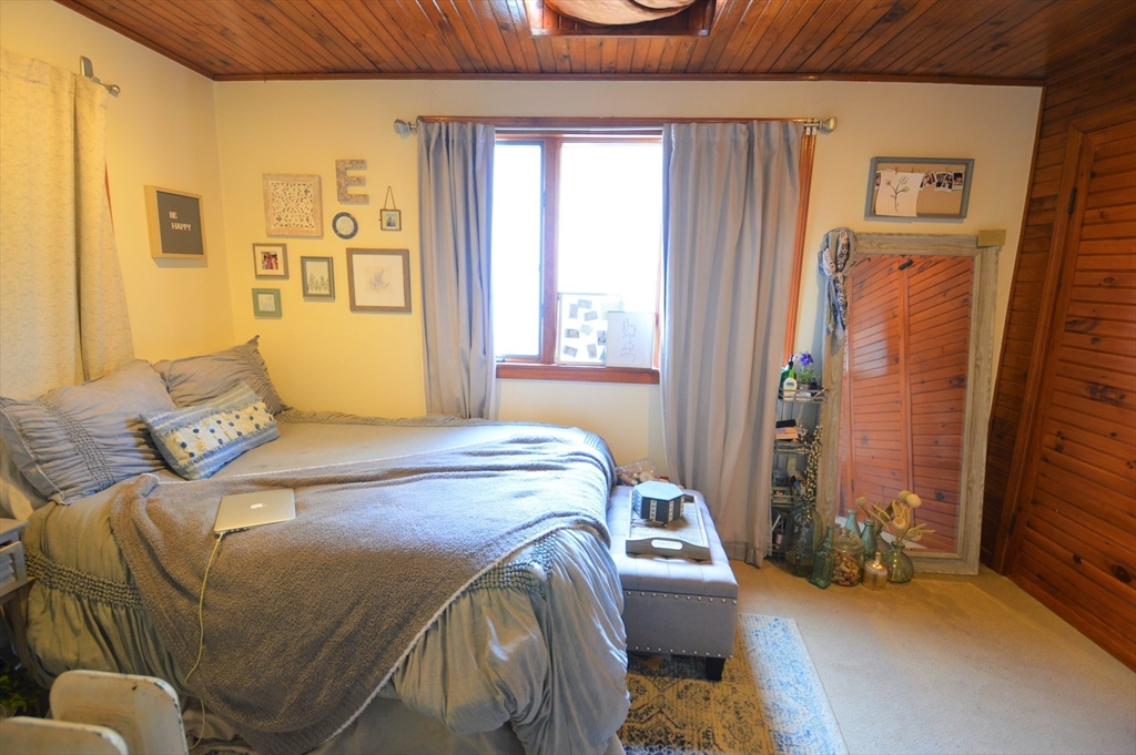 14 Breck Ave, Oak Square