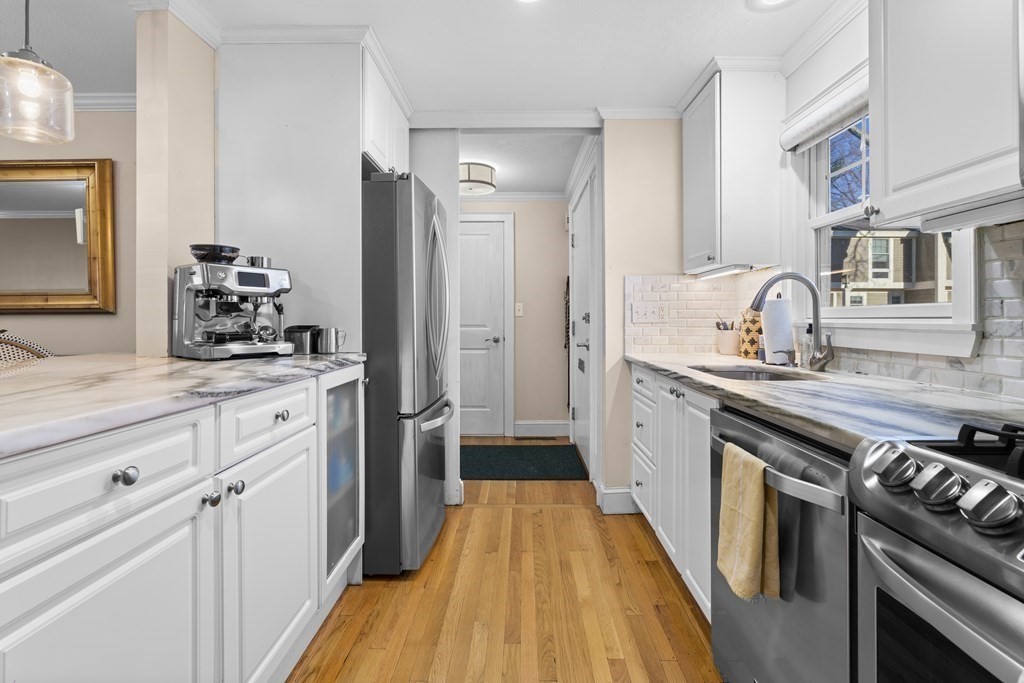 11 Oak St, Wellesley